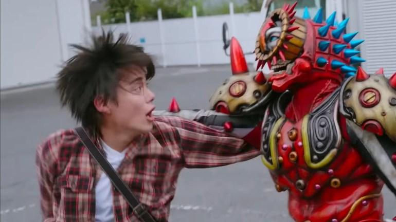 Baku confronts the Death Game Nightmare without the ability to transform in Kamen Rider Zeztz Episode 33.