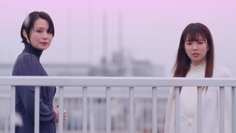 The Lady confronts Nem during her attempt to erase Nem's memories in Kamen Rider Zeztz Episode 44, "Efface."