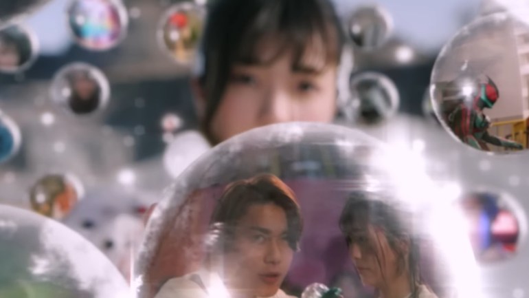 Nem looks at dozens of floating transparent bubbles, each containing small reflected scenes from different moments and characters.