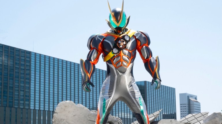 Kamen Rider Zeztz using his Catastrophe-based power.